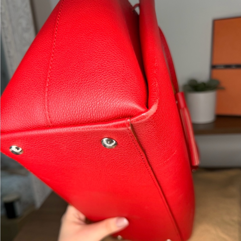 Louis Vuitton Rubis Pebbled Leather Lockmeto Bag - Picture 5 of 17